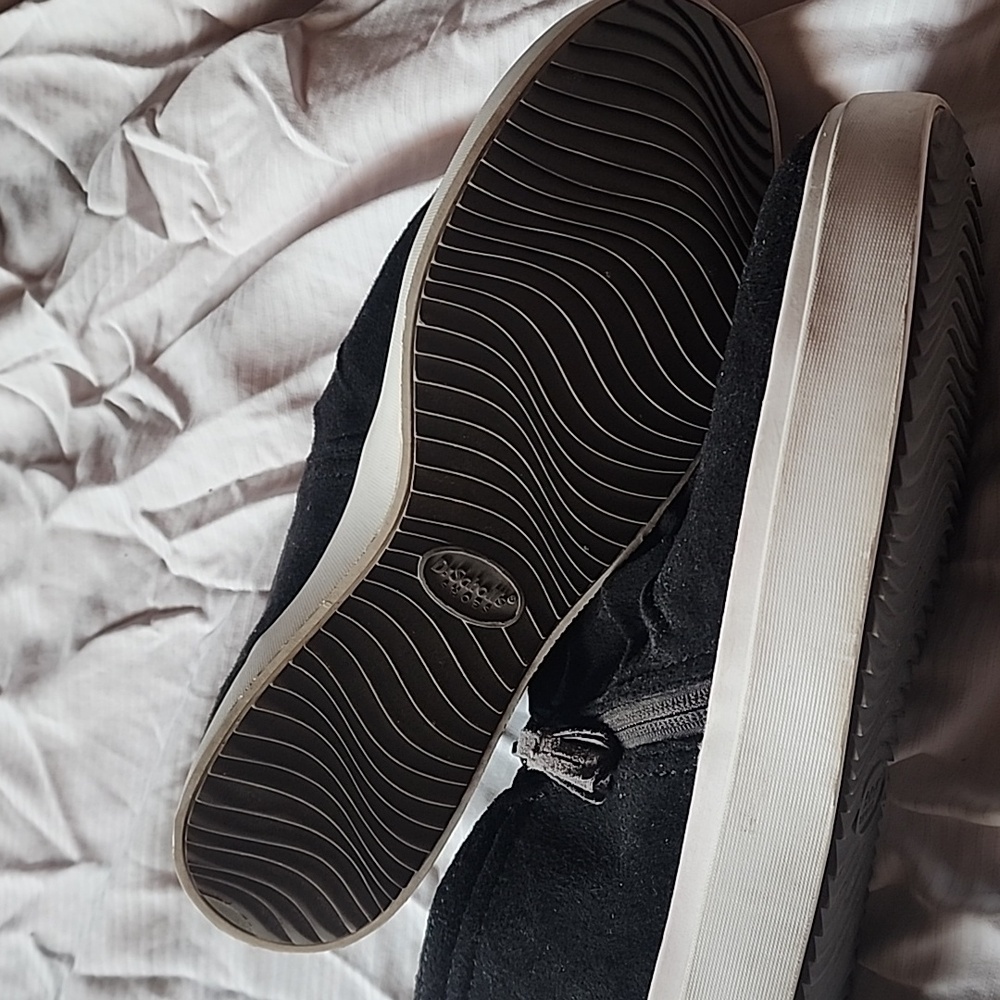 Shoes - Picture 3 of 5